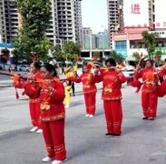 必须让困难群众‘挪穷窝拔穷根’过上幸福生活才是目的
